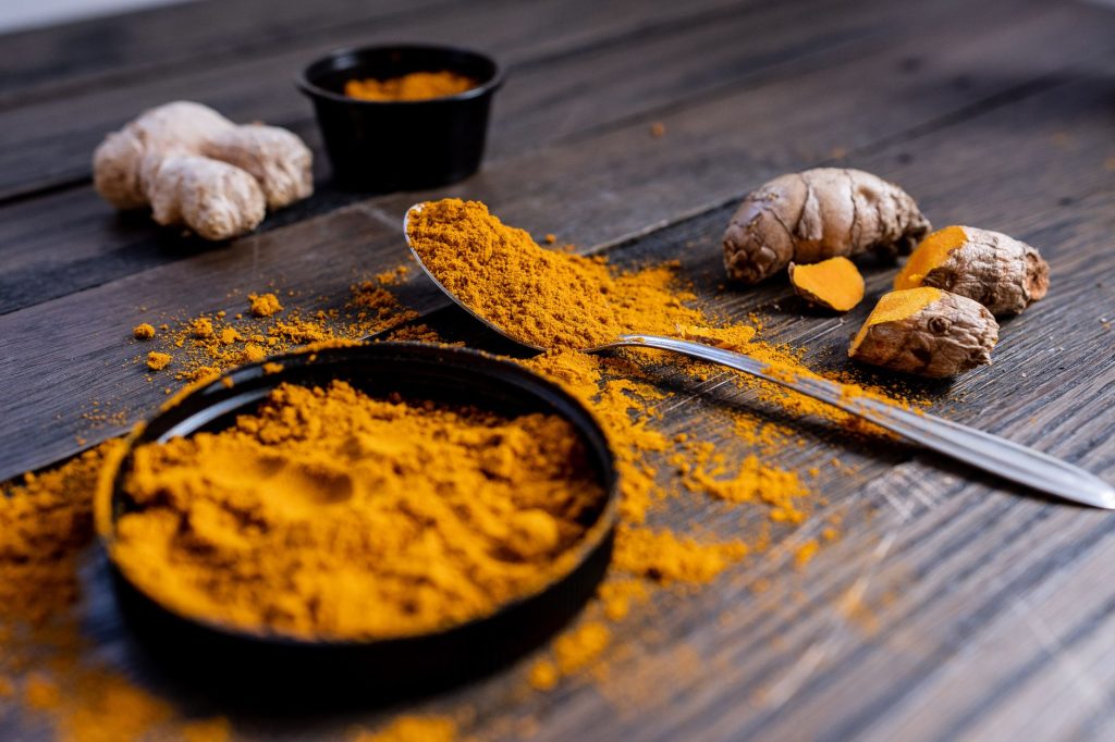 ginger warming TCM – fresh ginger root on a rustic wooden table
